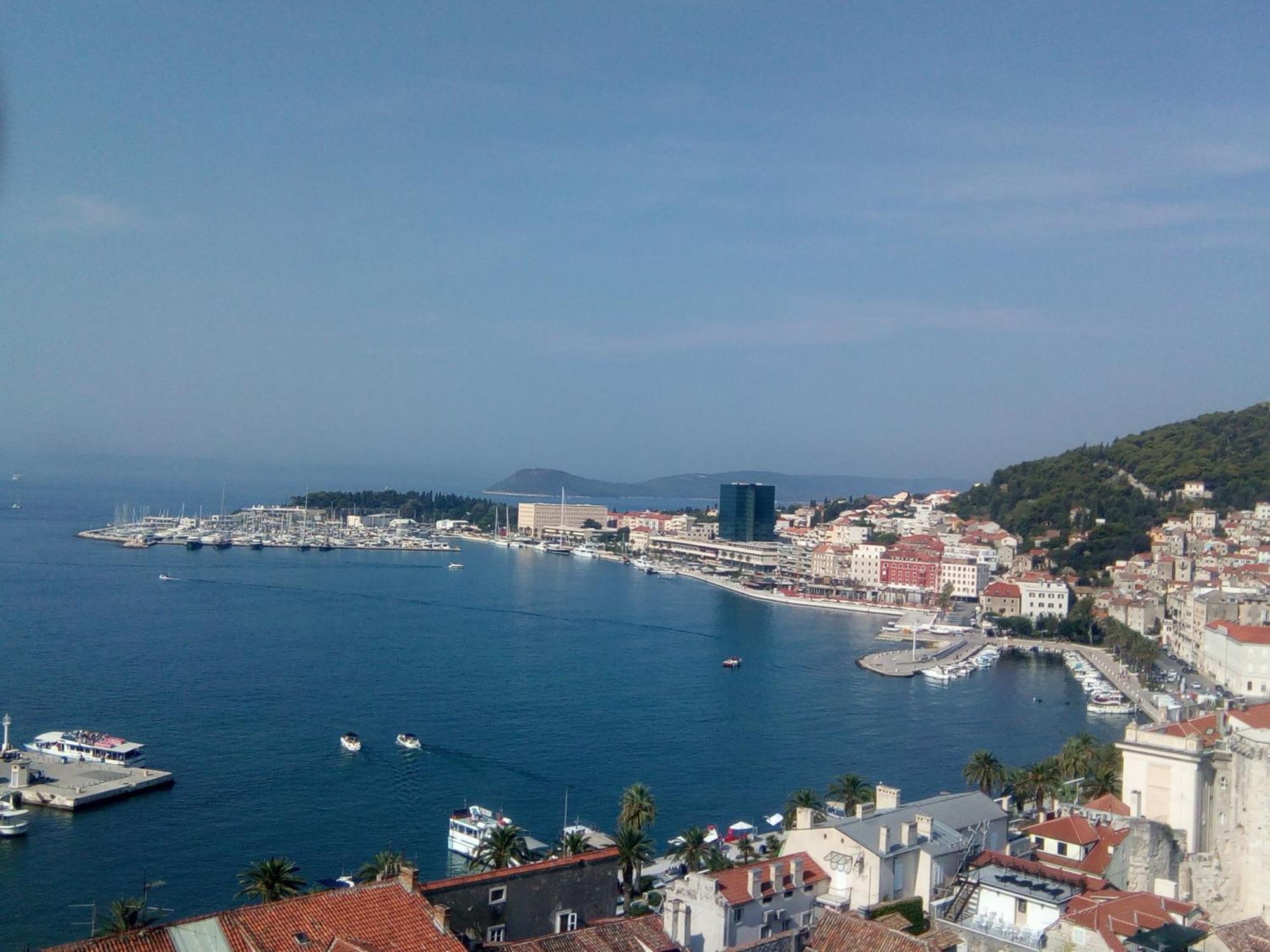 A Small Apartment For A Great Vacation "Ludi" Split Bagian luar foto