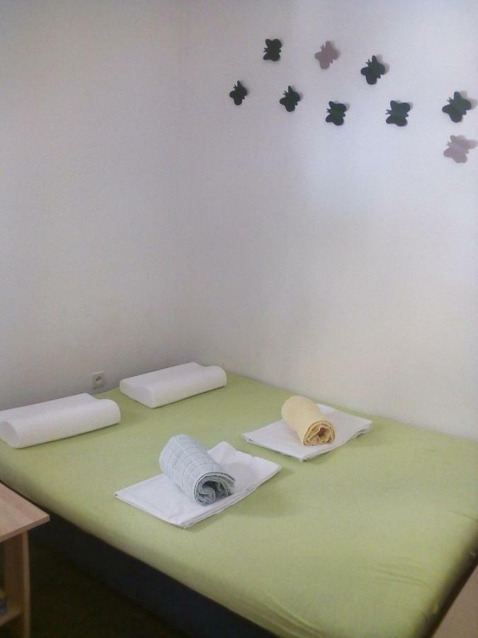 A Small Apartment For A Great Vacation "Ludi" Split Bagian luar foto