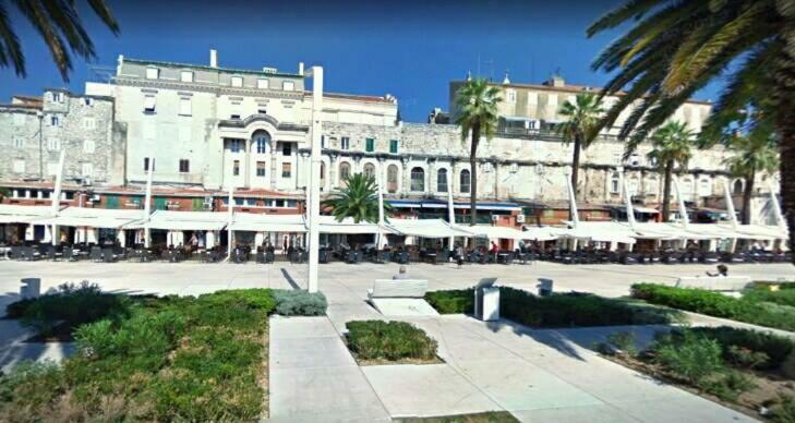 A Small Apartment For A Great Vacation "Ludi" Split Bagian luar foto