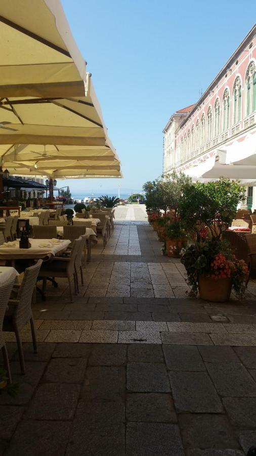 A Small Apartment For A Great Vacation "Ludi" Split Bagian luar foto