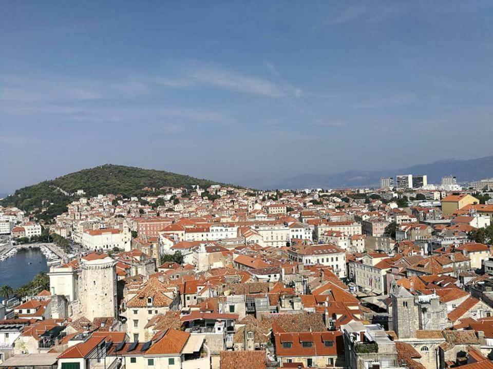 A Small Apartment For A Great Vacation "Ludi" Split Bagian luar foto